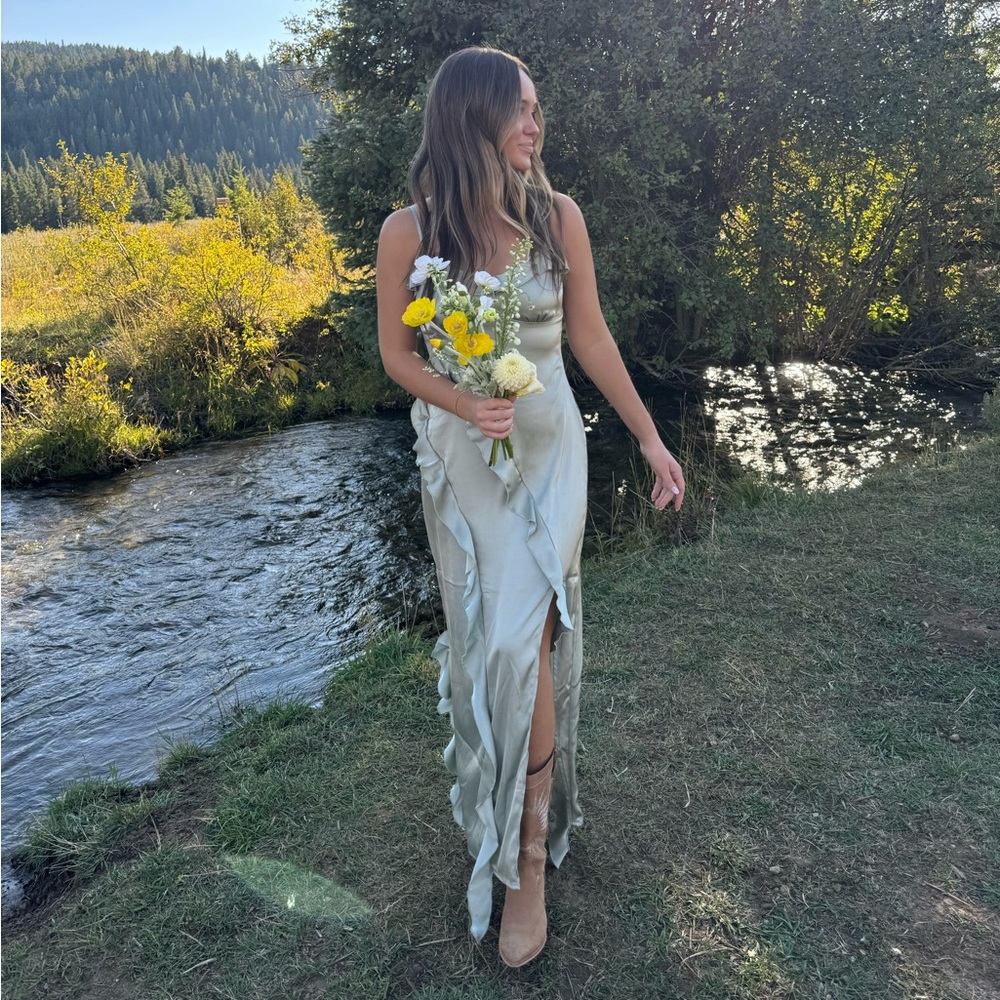 Princess Polly Dress - size 4, worn once for a wedding, so cute!